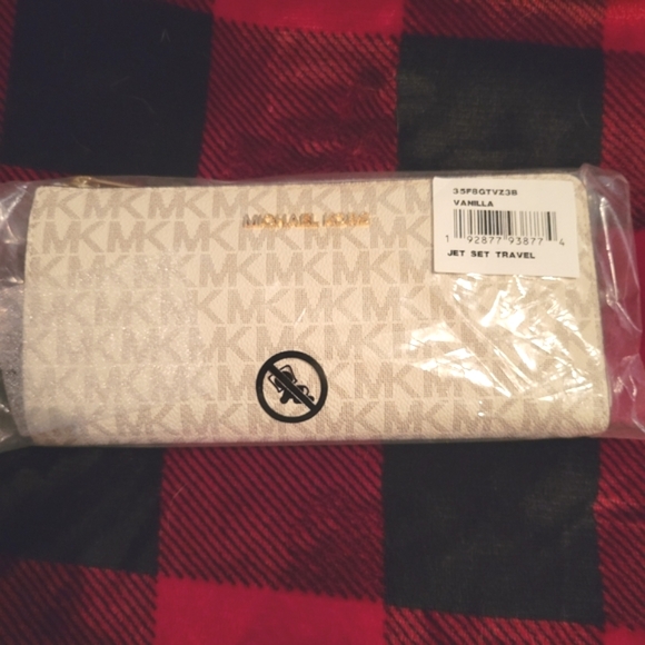 🎀MICHAEL KORS Jet Set Travel Large Logo Quarter-Zip Wallet Vanilla🎀 - Picture 3 of 8